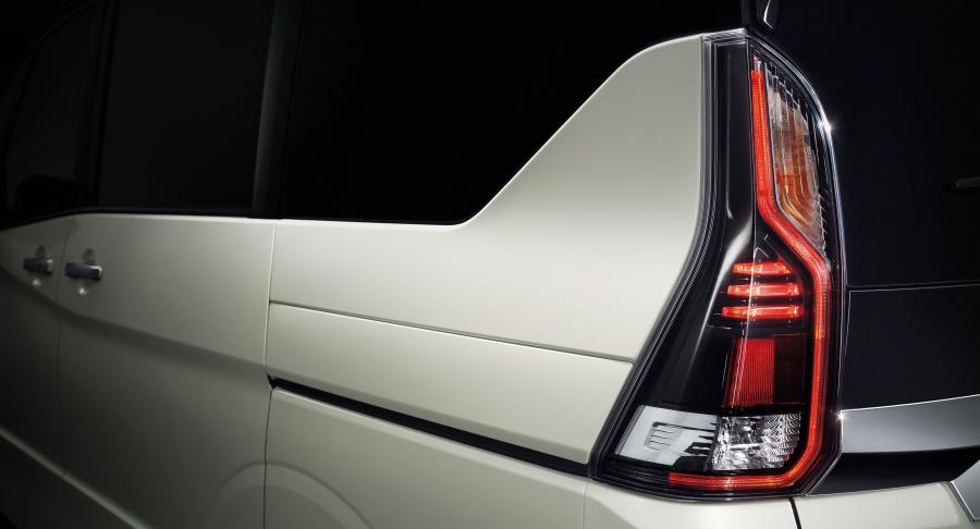 Детали экстерьера Nissan Serena e-Power Highway Star 2017 года  (фото 7 из 9)